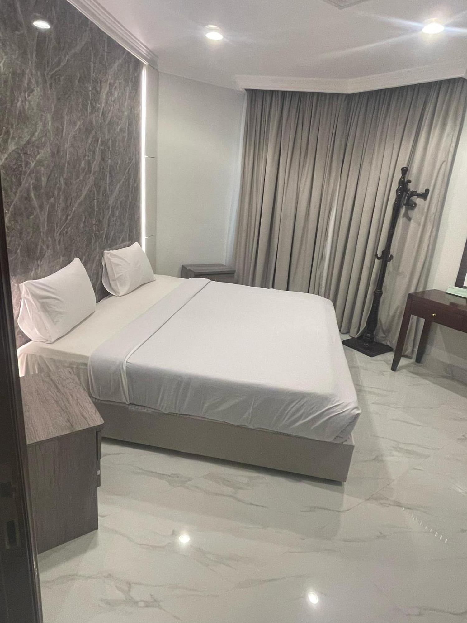 Continental Suite farwaniya Kuwait City Exterior foto